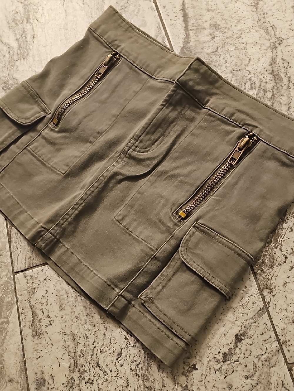 Squeeze Olive Green Cargo Mini Skirt with Zip Pockets